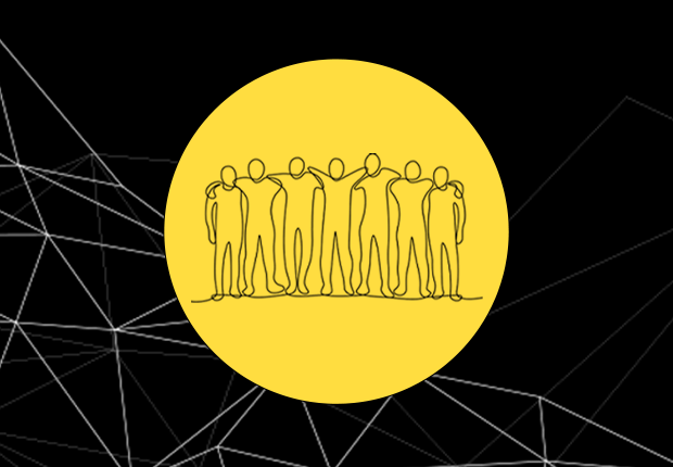 Um card para ilustrar o tema código de cultura. É uma imagem retangular com fundo preto. No centro, um círculo amarelo com o desenho de um grupo de pessoas juntas.
