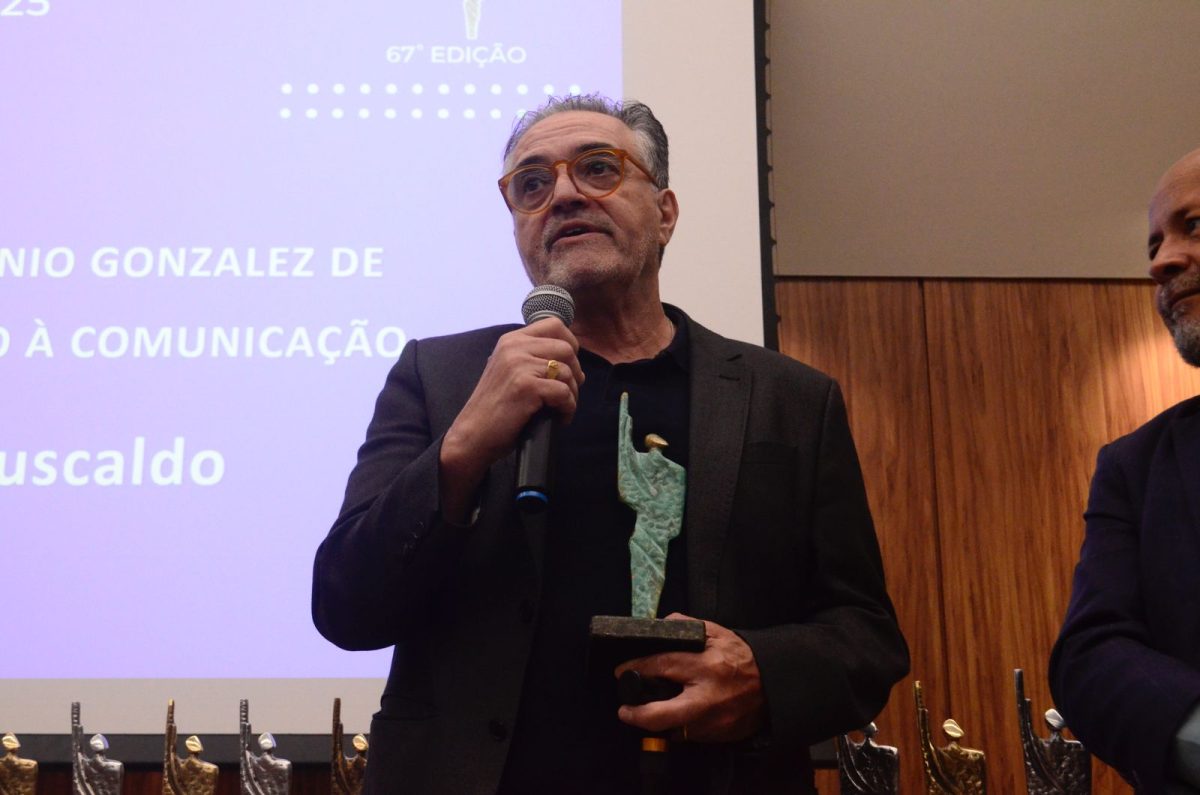 José Luiz Fuscaldo é homenageado no Prêmio ARI de Jornalismo